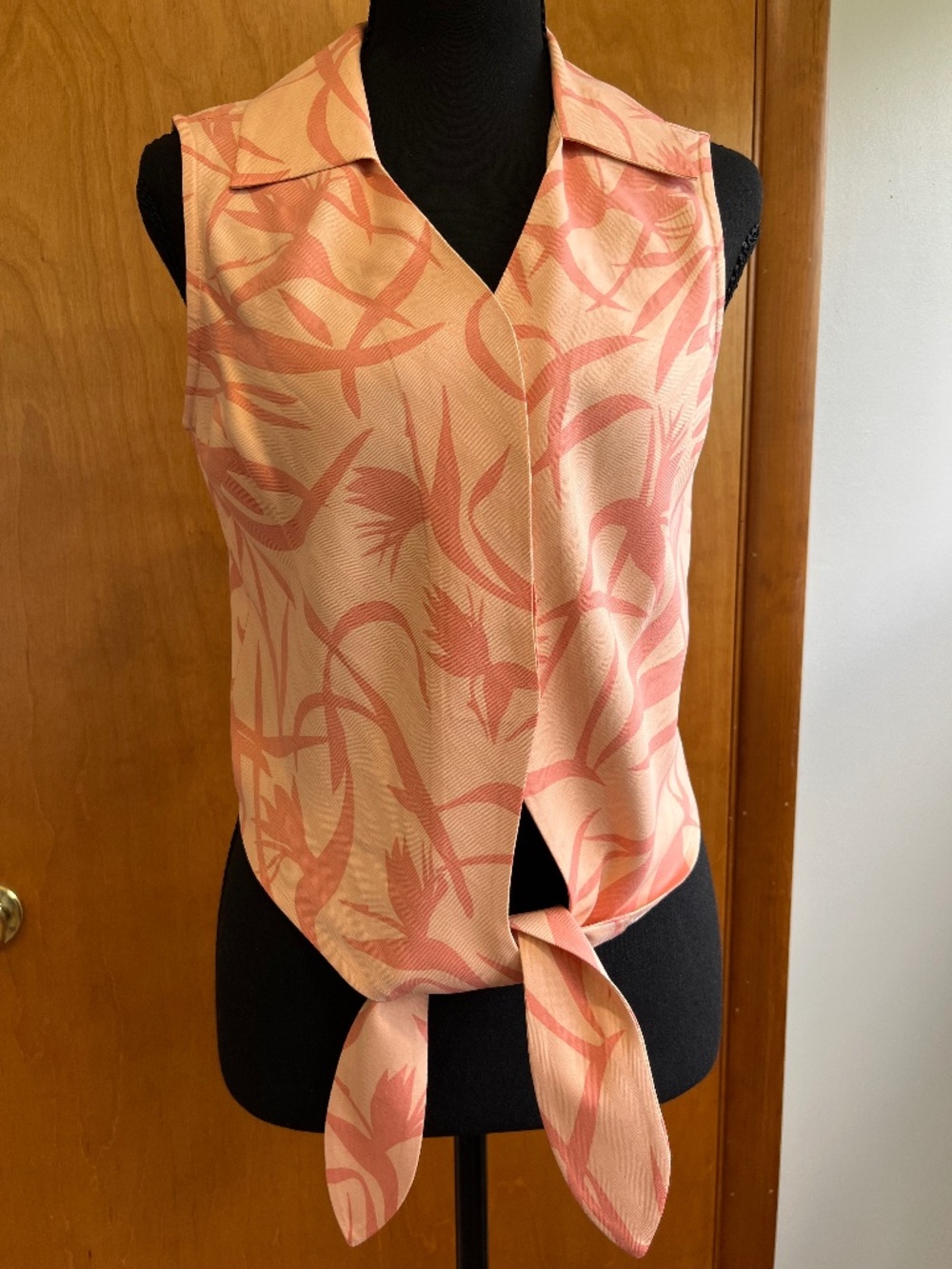 Tailored Silk Waist Tie Tommy Bahama Button Down Top sz 4 Tropical Sleeveless